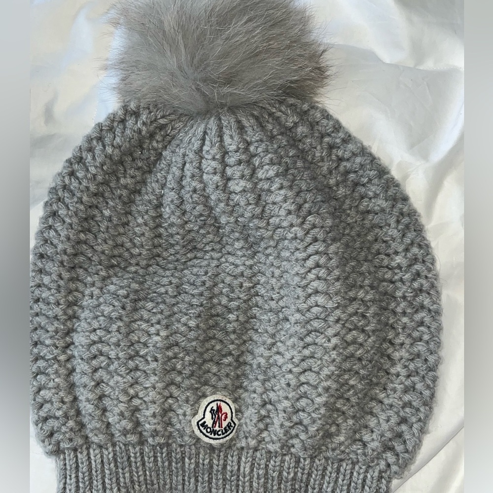 100% Authentic Moncler knit beanie with blue fox